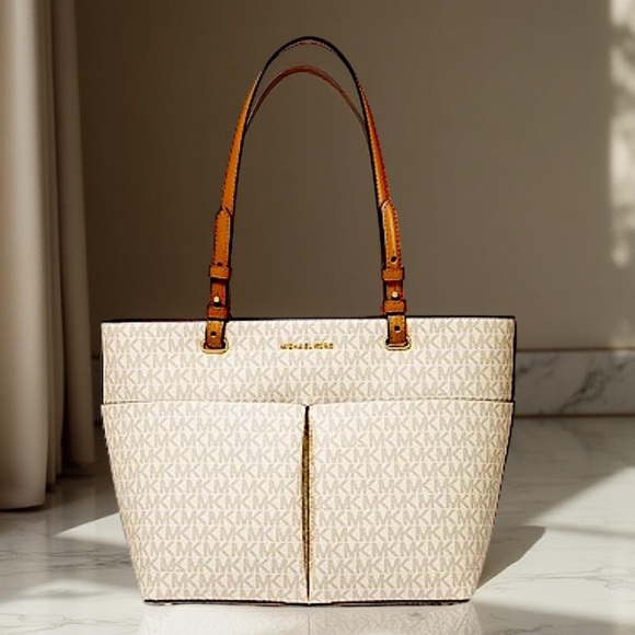 Micheal Kors  Bedford Logo Tote Purse feet at the bottom NWT - Picture 8 of 15